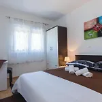 Appartement One-bedroom With Sea View 02
