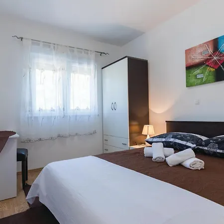 Apartman One-bedroom With Sea View 02