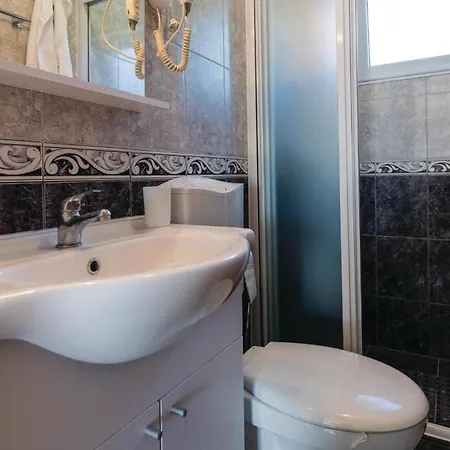 One-bedroom With Sea View 02 * קלק