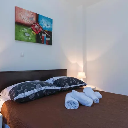 One-bedroom With Sea View 02 Apartmán